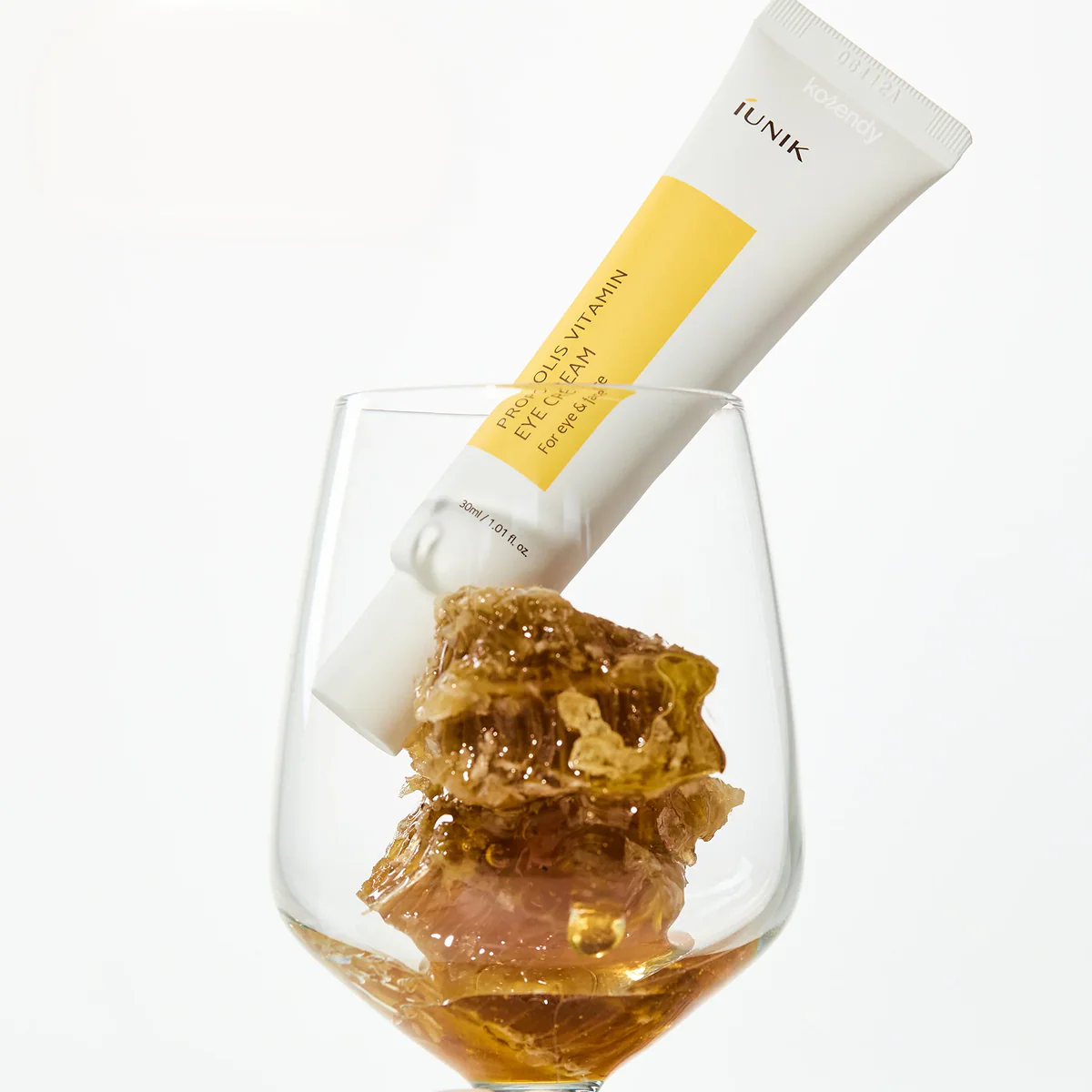 IUNIK - Propolis Vitamin Eye Cream (Parlatıcı Göz Çevresi ve Tüm Yüz İçin Propolis ve İdebenon İçeren Krem) 30ml (%15-%30 Lansman İndirimi) - Image 3