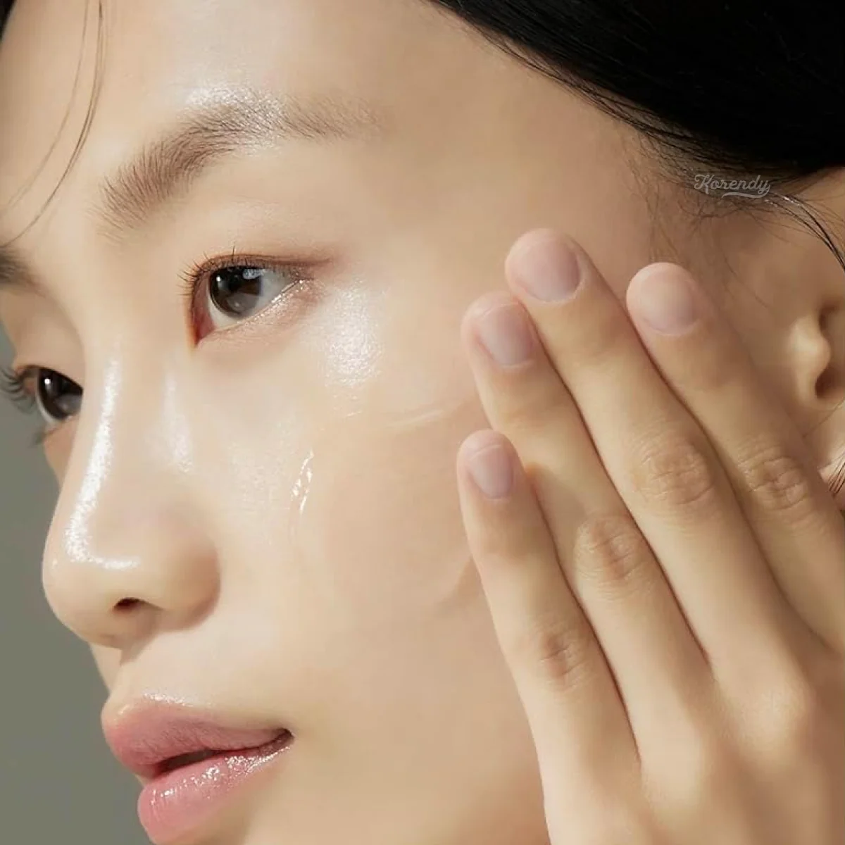 Jumiso - Snail Mucin 95 + Peptide Facial Essence (Yaşlanma Karşıtı ve Canlandırıcı Salyangoz Müsin ve Peptitli Öz) - Image 4