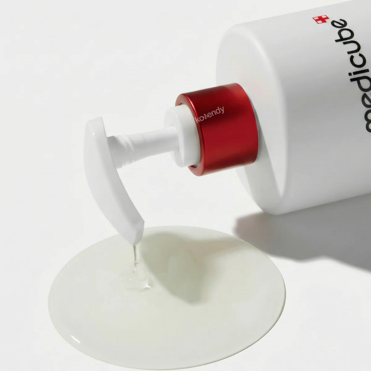 Medicube - Red Acne Body Wash (Vücut Aknesi ve Gözenek Önleyici Niacinamide ve  Salisilik Asitli Vücut Temizleyicisi) 400g - Image 2