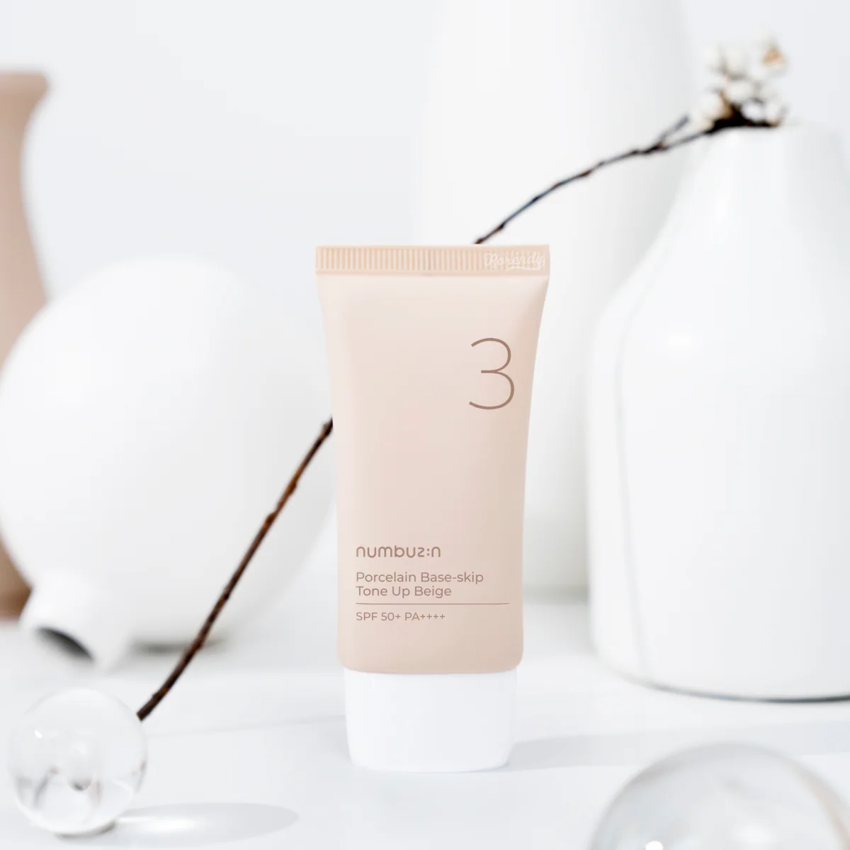 Numbuzin - No.3 Porcelain Base-skip Tone Up Beige SPF50+ PA++++ (Ton Eşitleyici Centella Porselen Cilt Güneş Kremi) 50ml - Image 3