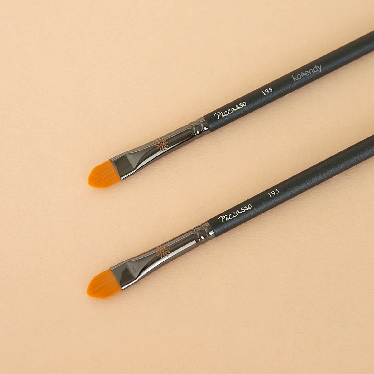 Piccasso - 195 Concealer Brush (Detaylı Uygulama İçin Üçgen Uçlu Kapatıcı Fırçası) - Image 3